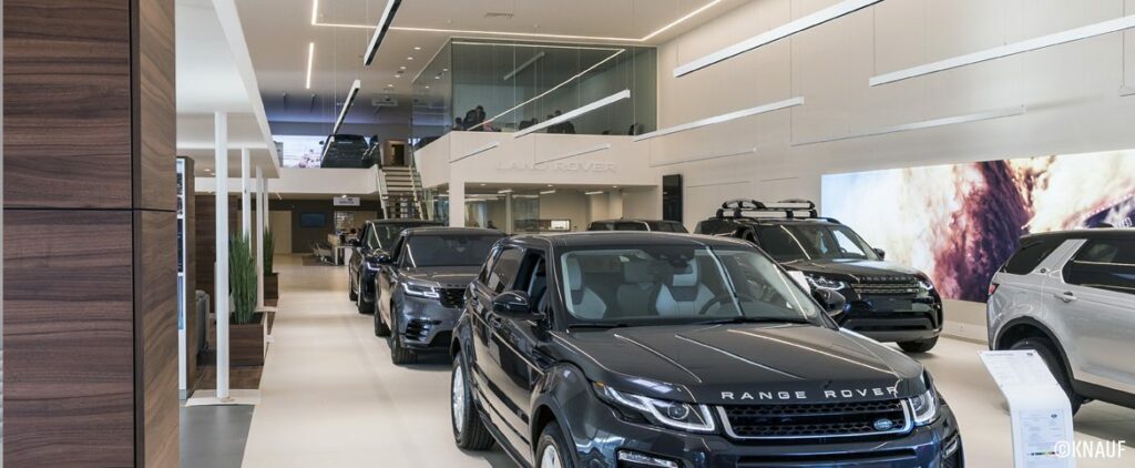 Knauf : Système de qualité pour les murs et les plafonds d'un showroom de voitures de luxe